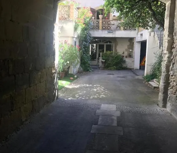 Tres Calme En Plein Centre Entree Independante Lunel (Herault)
